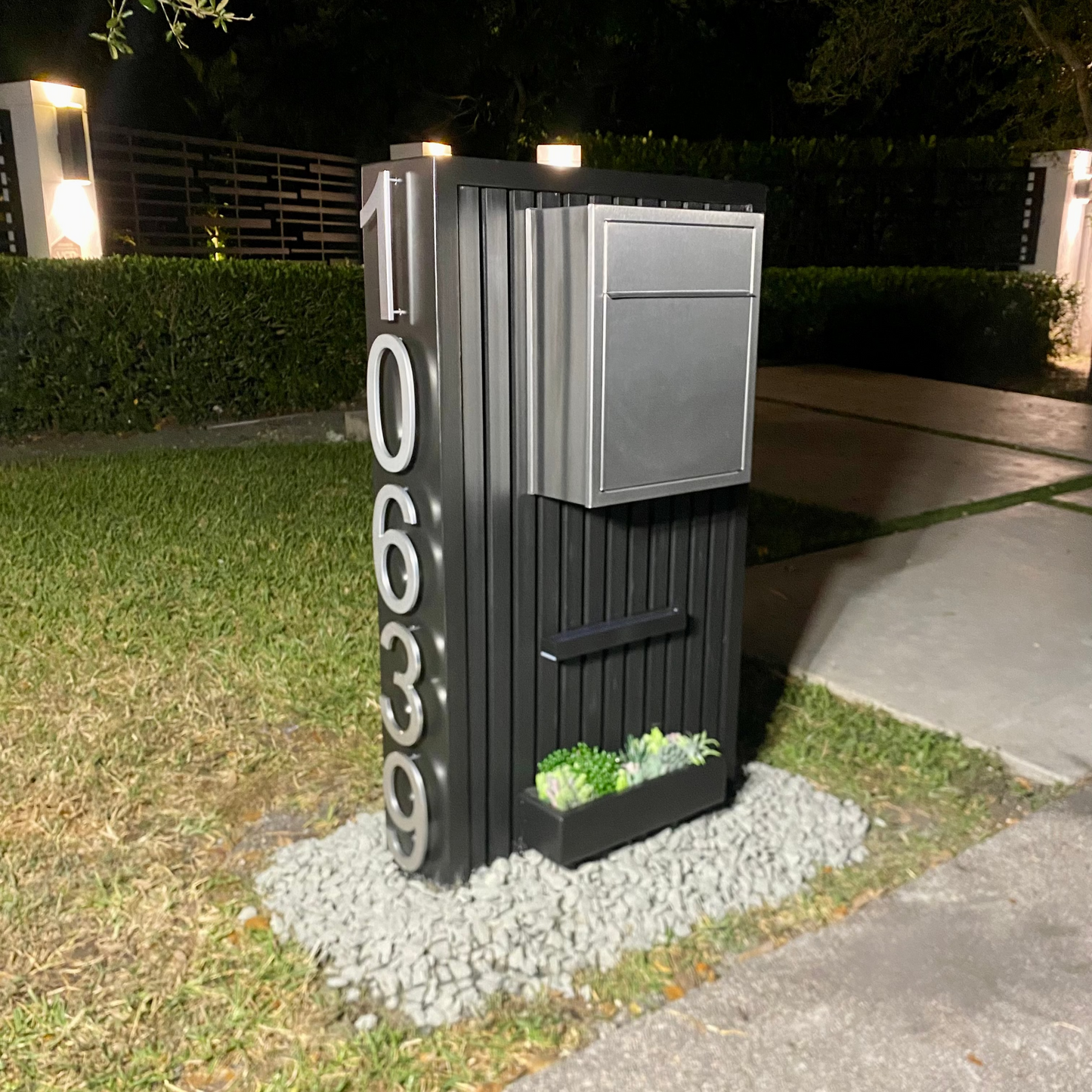 Slatwall Serenity Mailbox - Dream Mailboxes