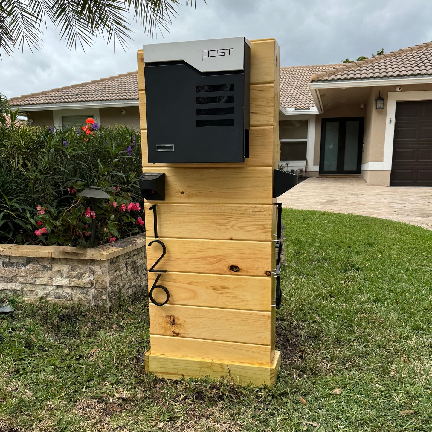 Agave Luxe Mailbox - Dream Mailboxes