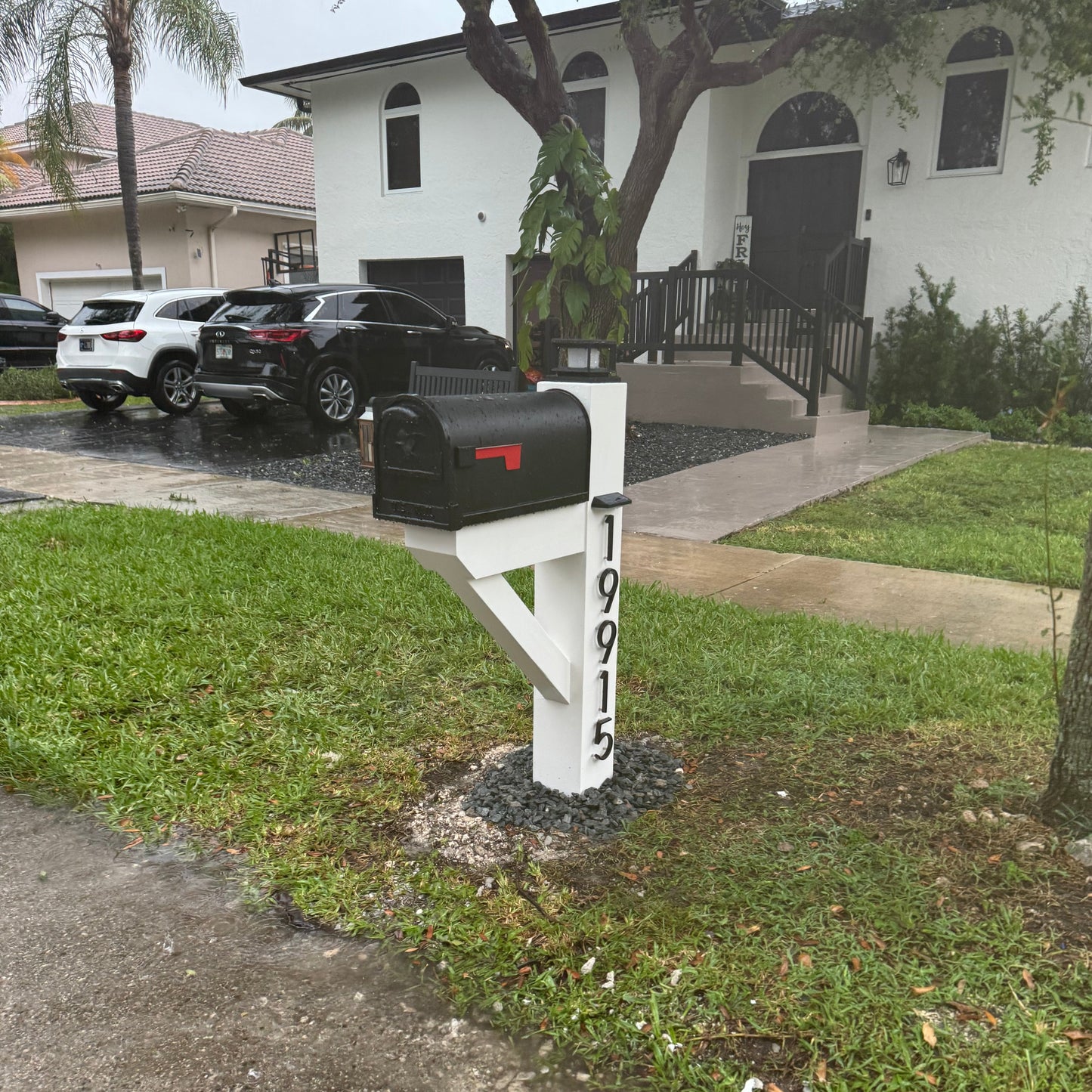 Farmhouse Mailbox
