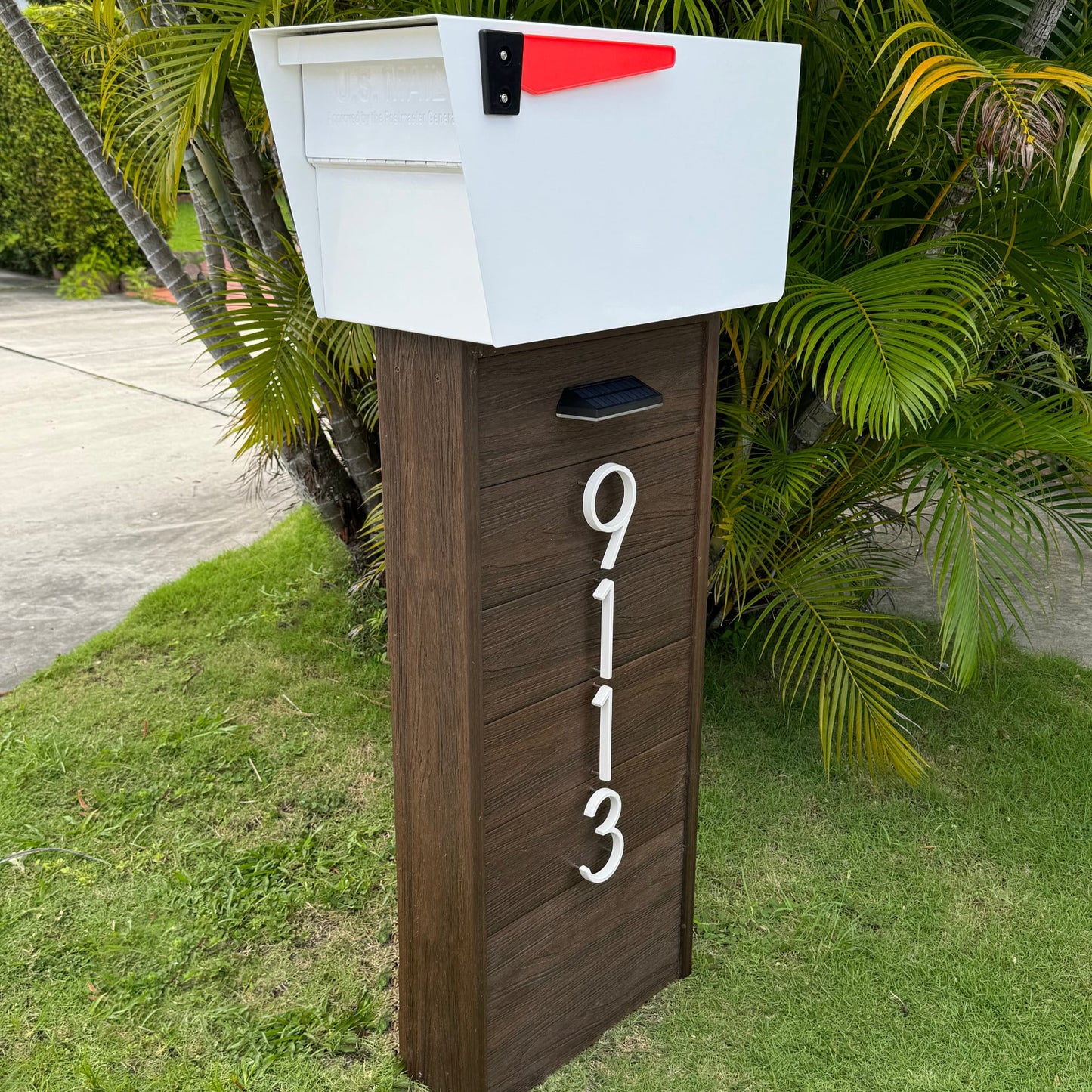 Modern Classic Composite Back Open Mailbox - (Locking)
