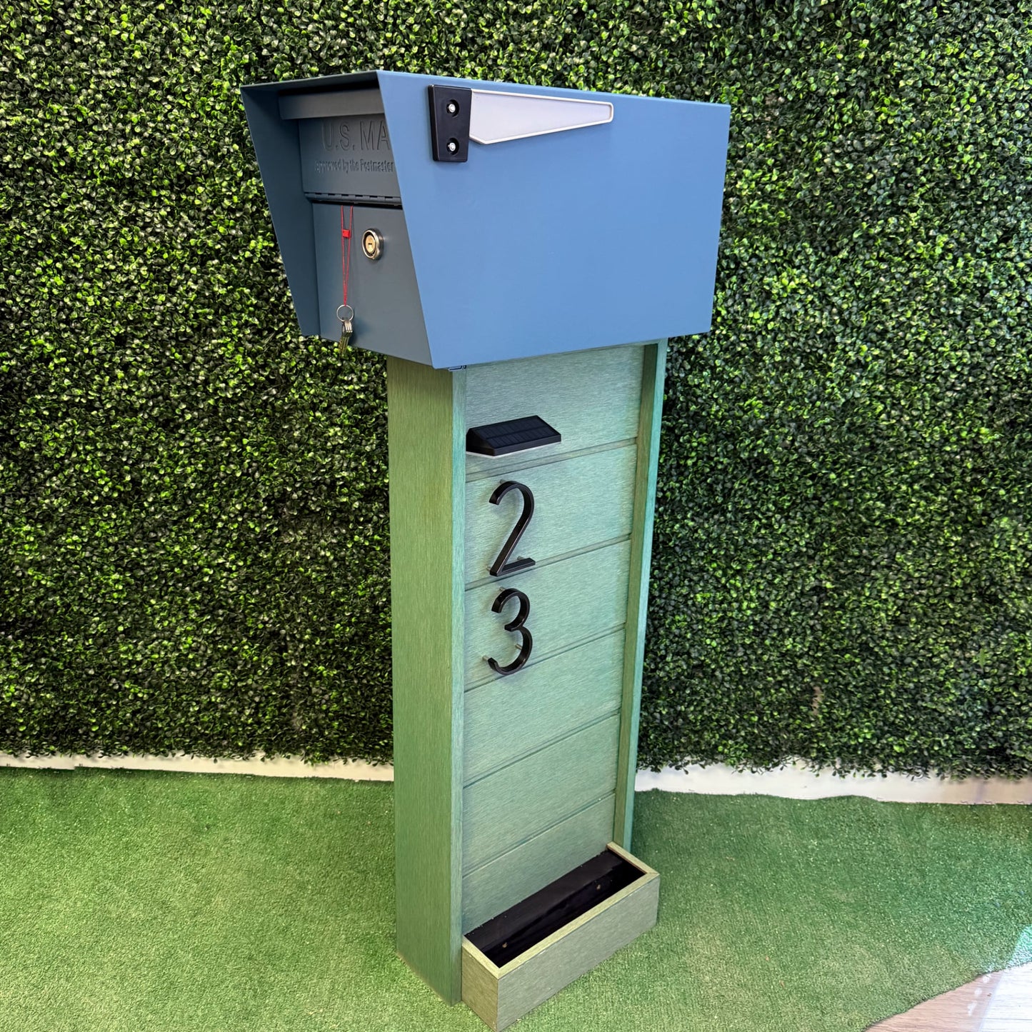 Modern Classic Succulent Resysta Composite Mailbox (Locking)