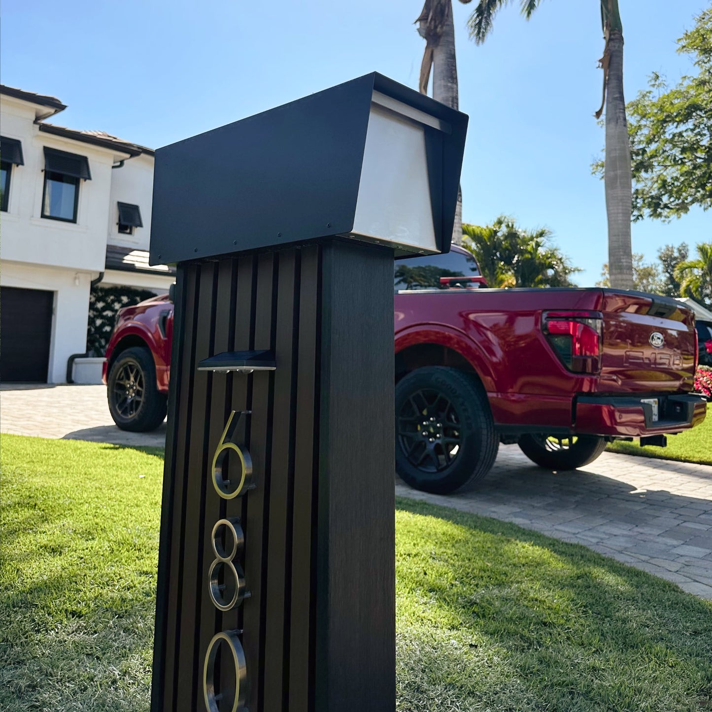 SlatSleek Vertical Mailbox - Dream Mailboxes