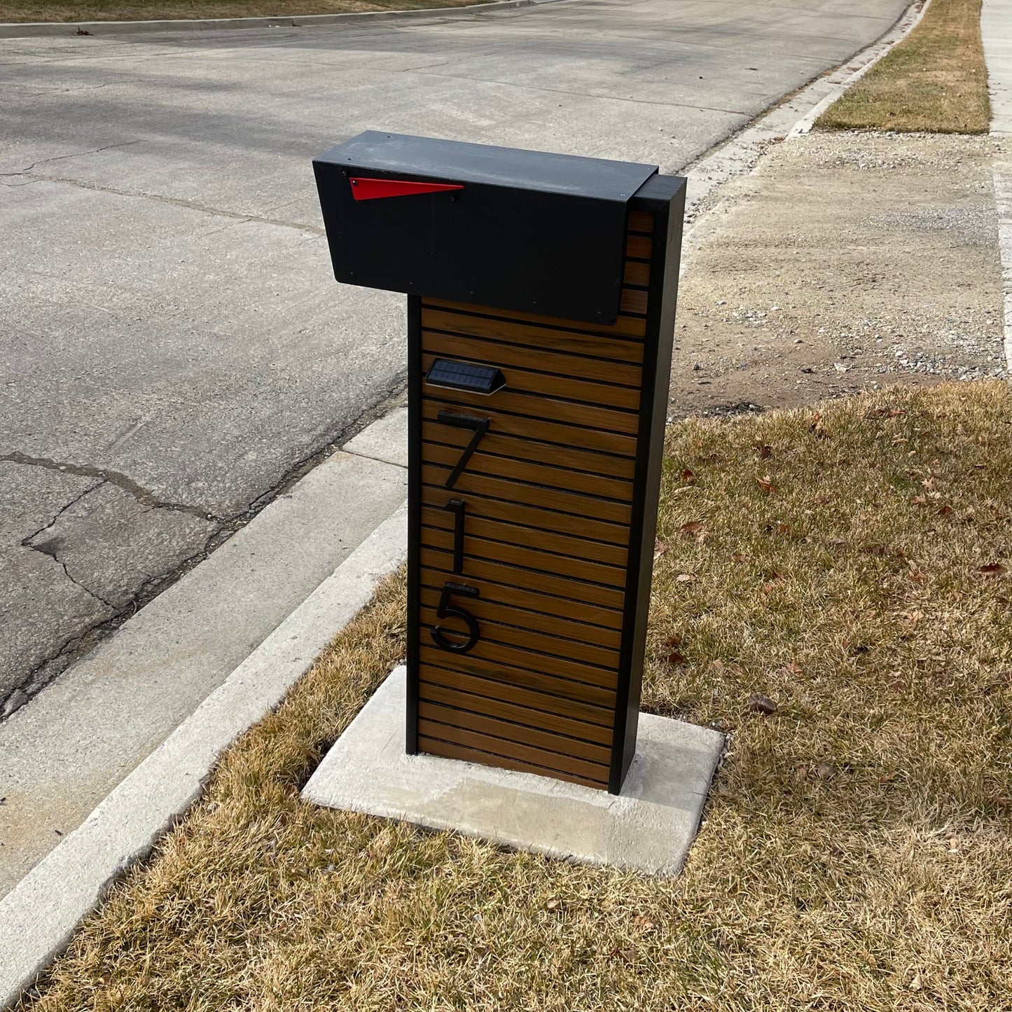 Solara Slatwall Composite Mailbox