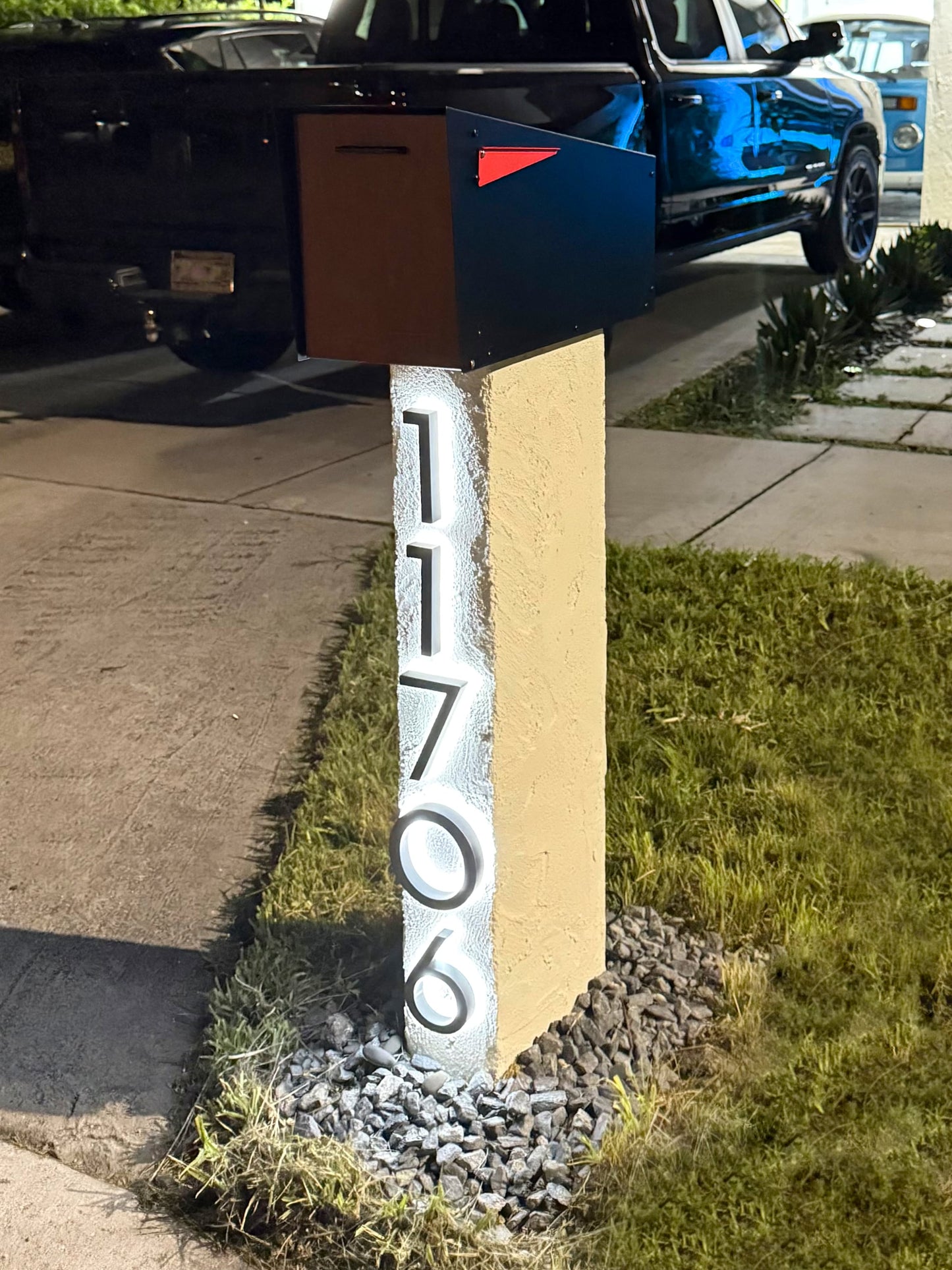 Stucco Agave Post 2.0 Mailbox (LED Backlit)
