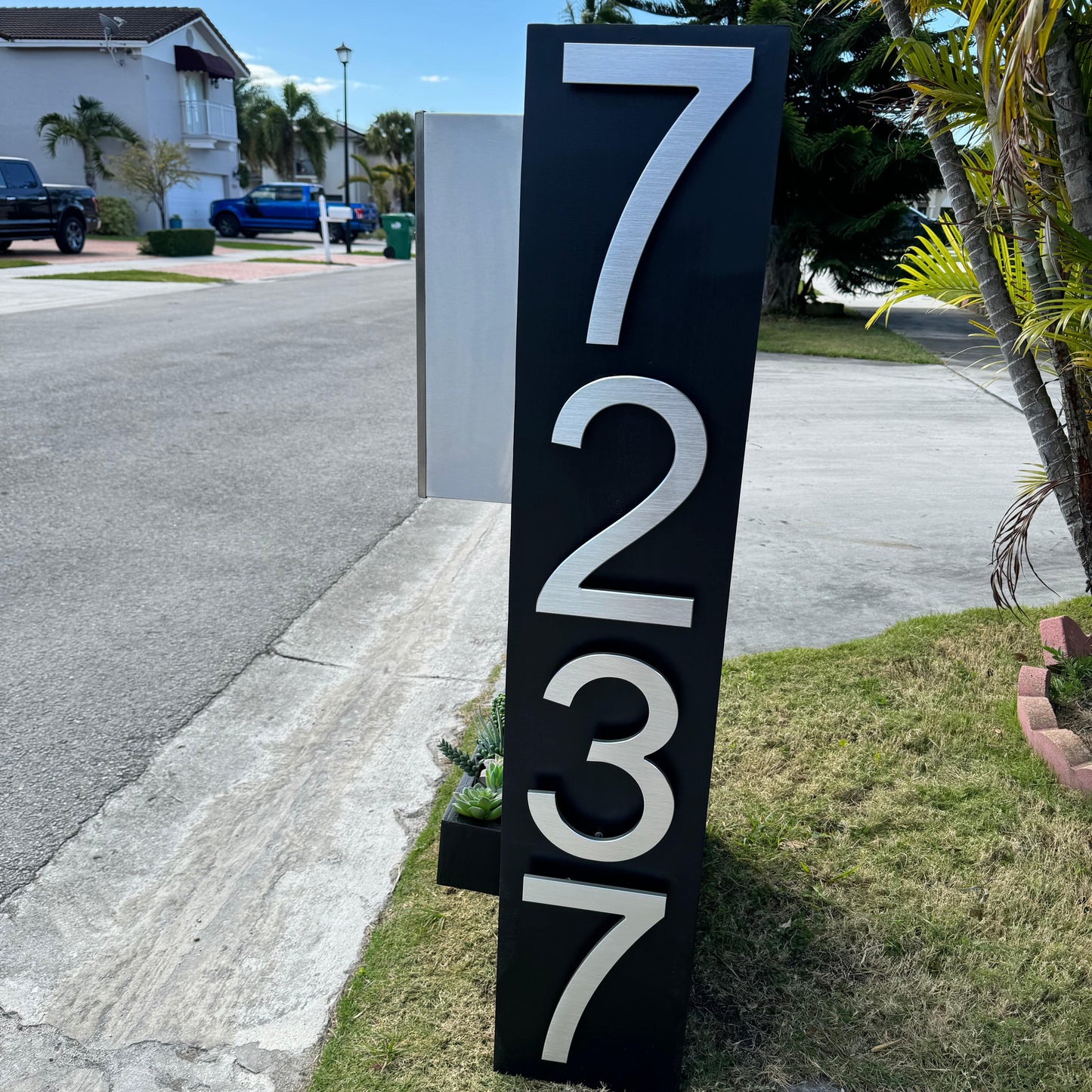 Slatwall Serenity Mailbox
