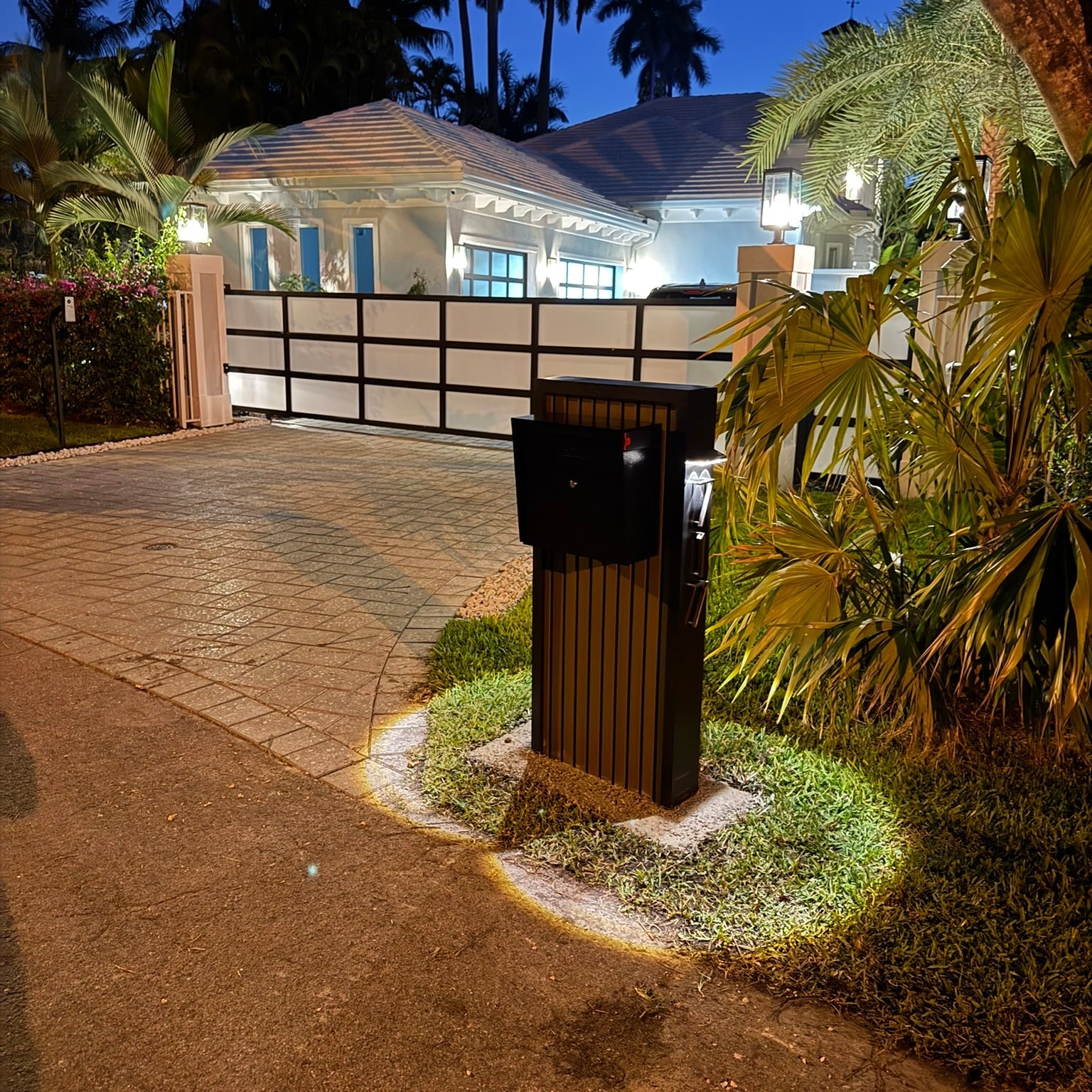 LinearLuxe Mailbox (Composite) - Dream Mailboxes