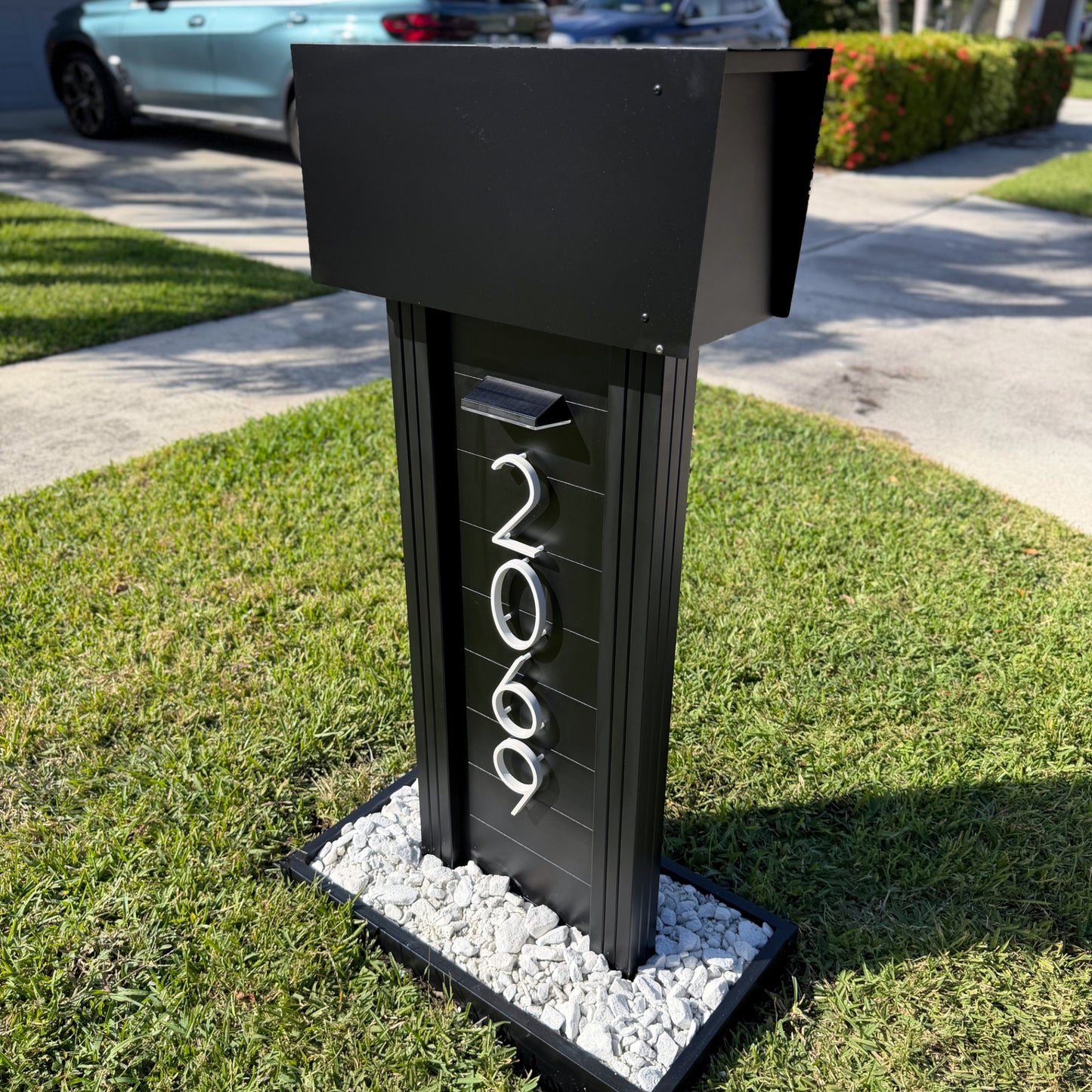 Aluma Modern Mailbox