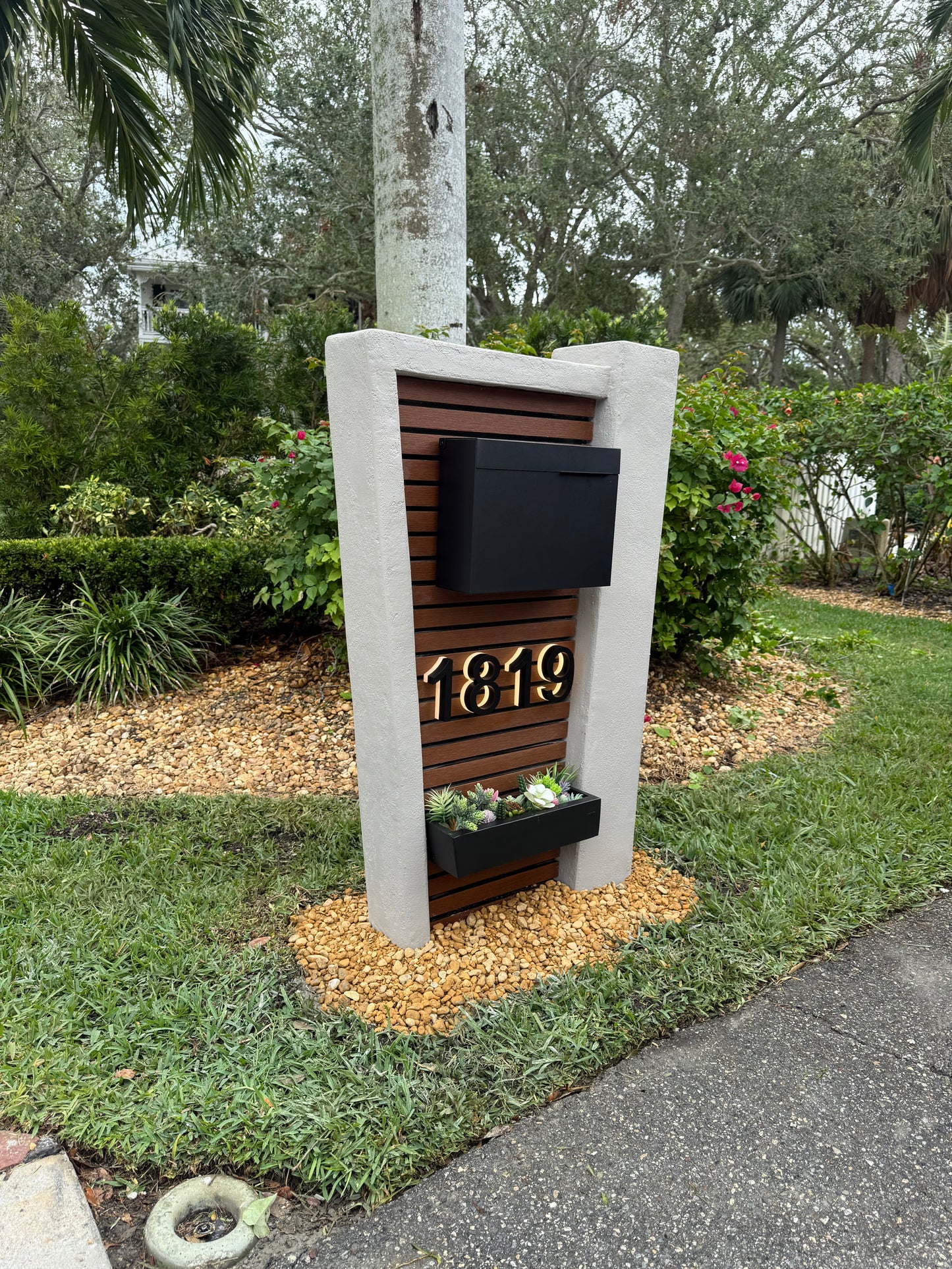 Vista Valley Stucco Mailbox (LED Backlit)