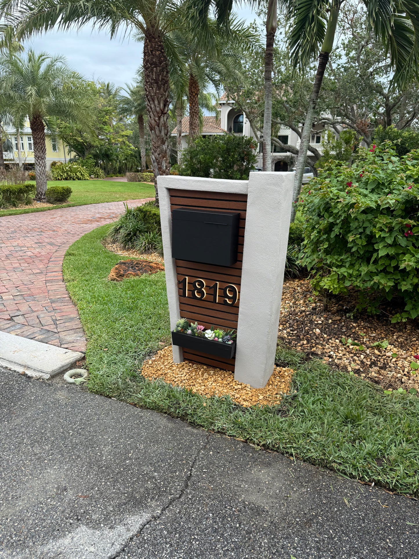 Vista Valley Stucco Mailbox (LED Backlit)