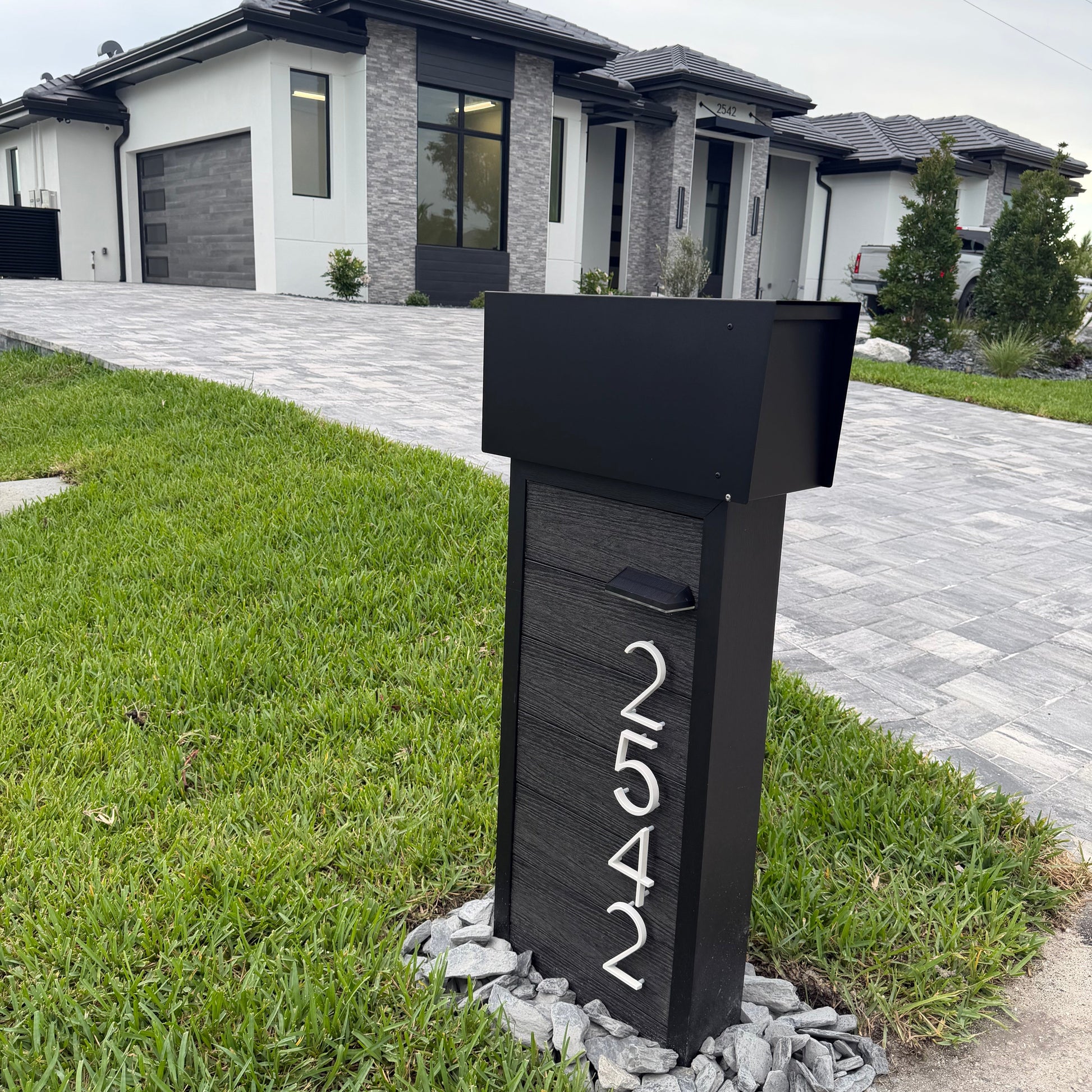 Slatline Sleek Mailbox - Dream Mailboxes