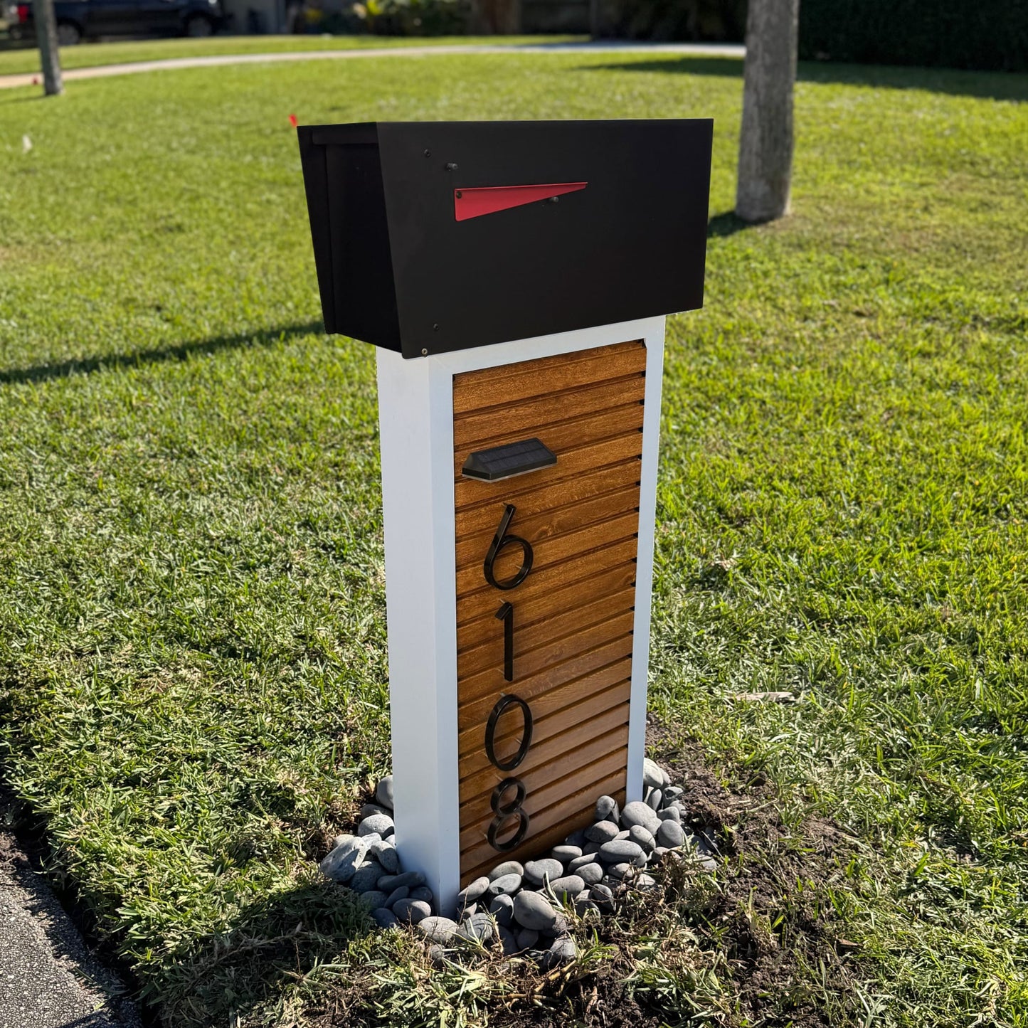 Slatline Aluminum Luxe Mailbox - Lakefield West