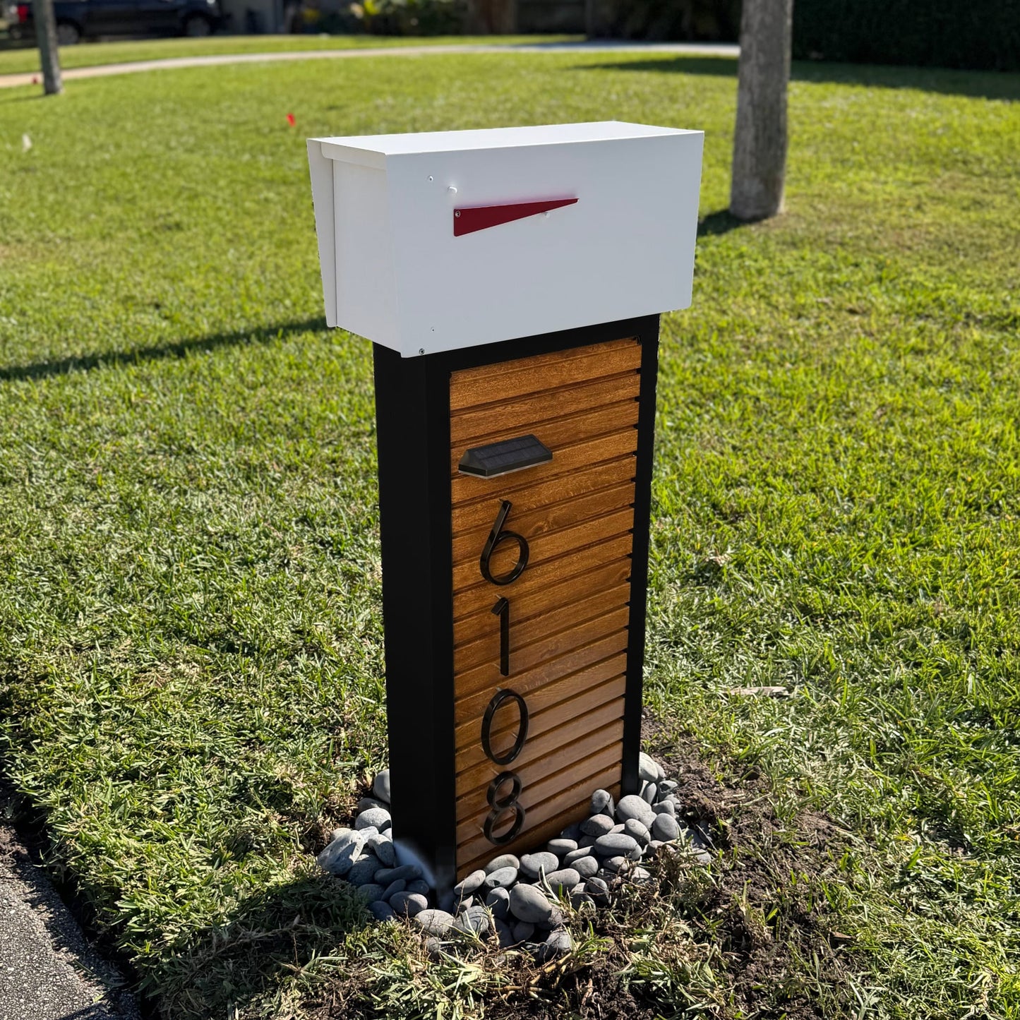 Slatline Aluminum Luxe Mailbox - Lakefield West