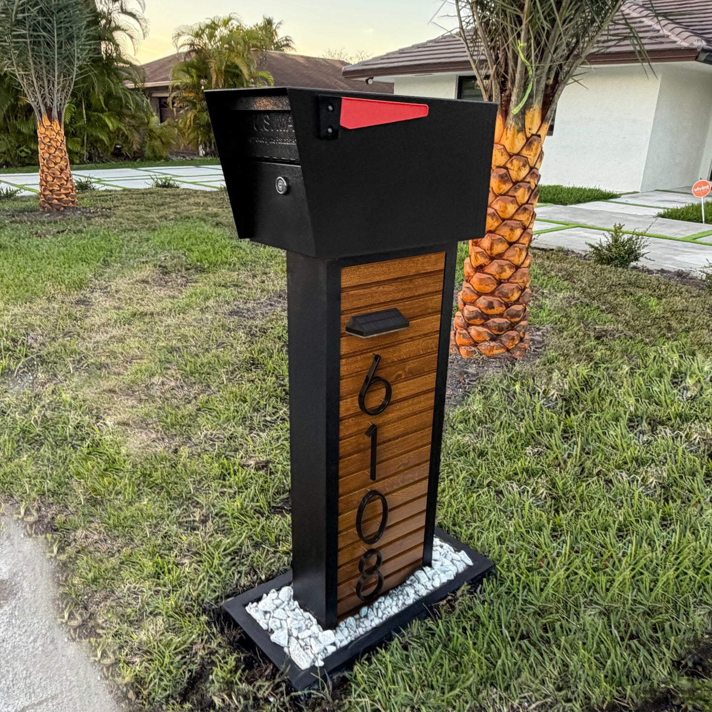 Slatline Aluminum Luxe Mailbox - Dream Mailboxes