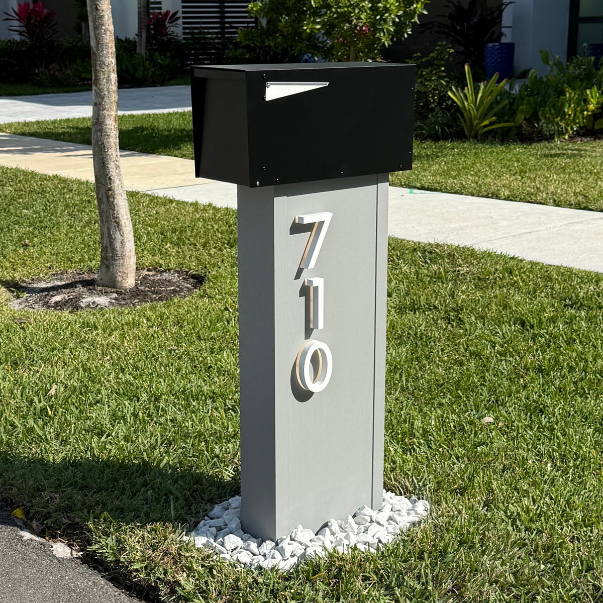 Sleek Mailbox (Composite)