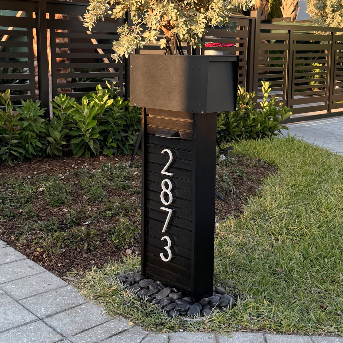 Tabula Rasa Mailboxes Sleek Slat Mailbox (Composite)