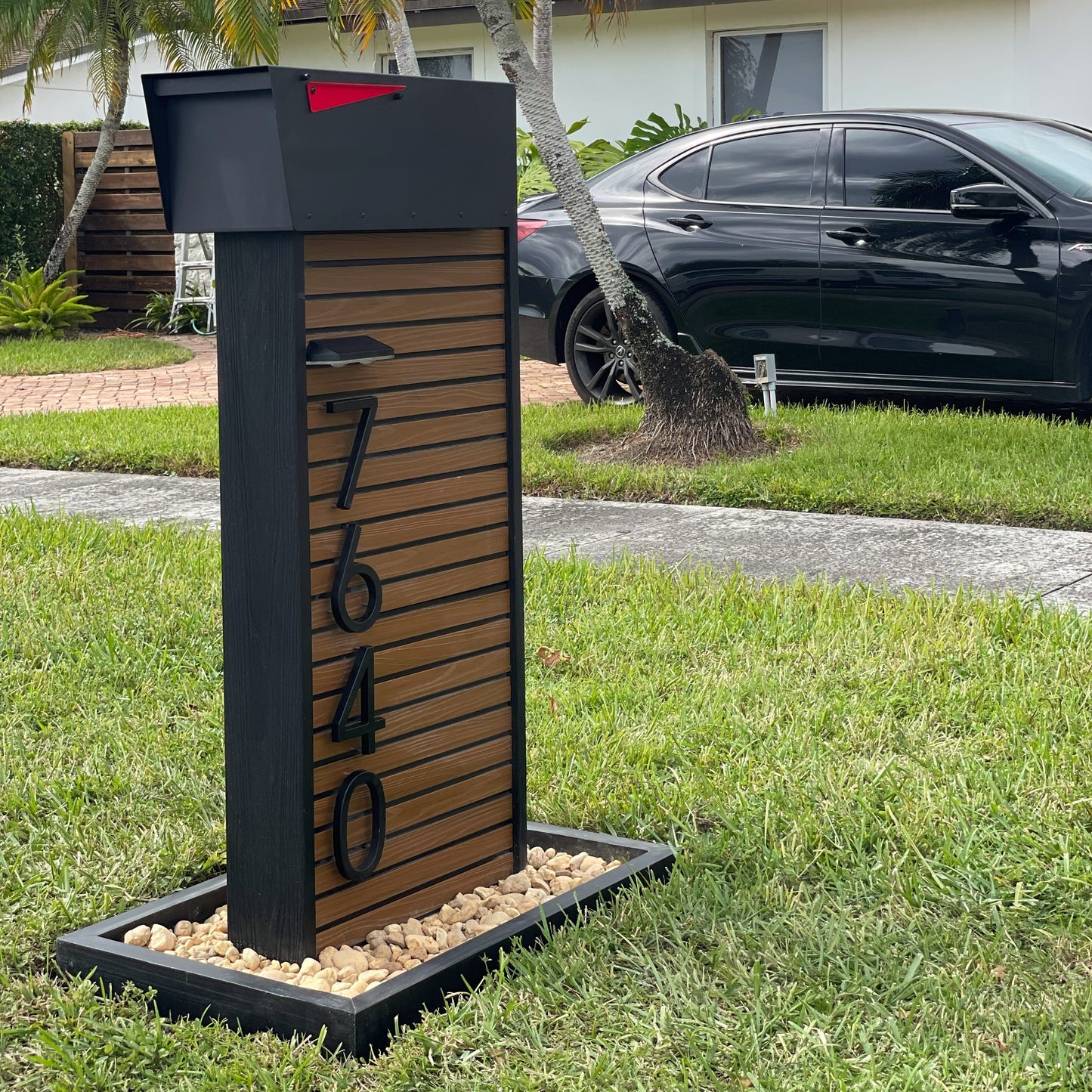 Solara Slatwall Composite Mailbox
