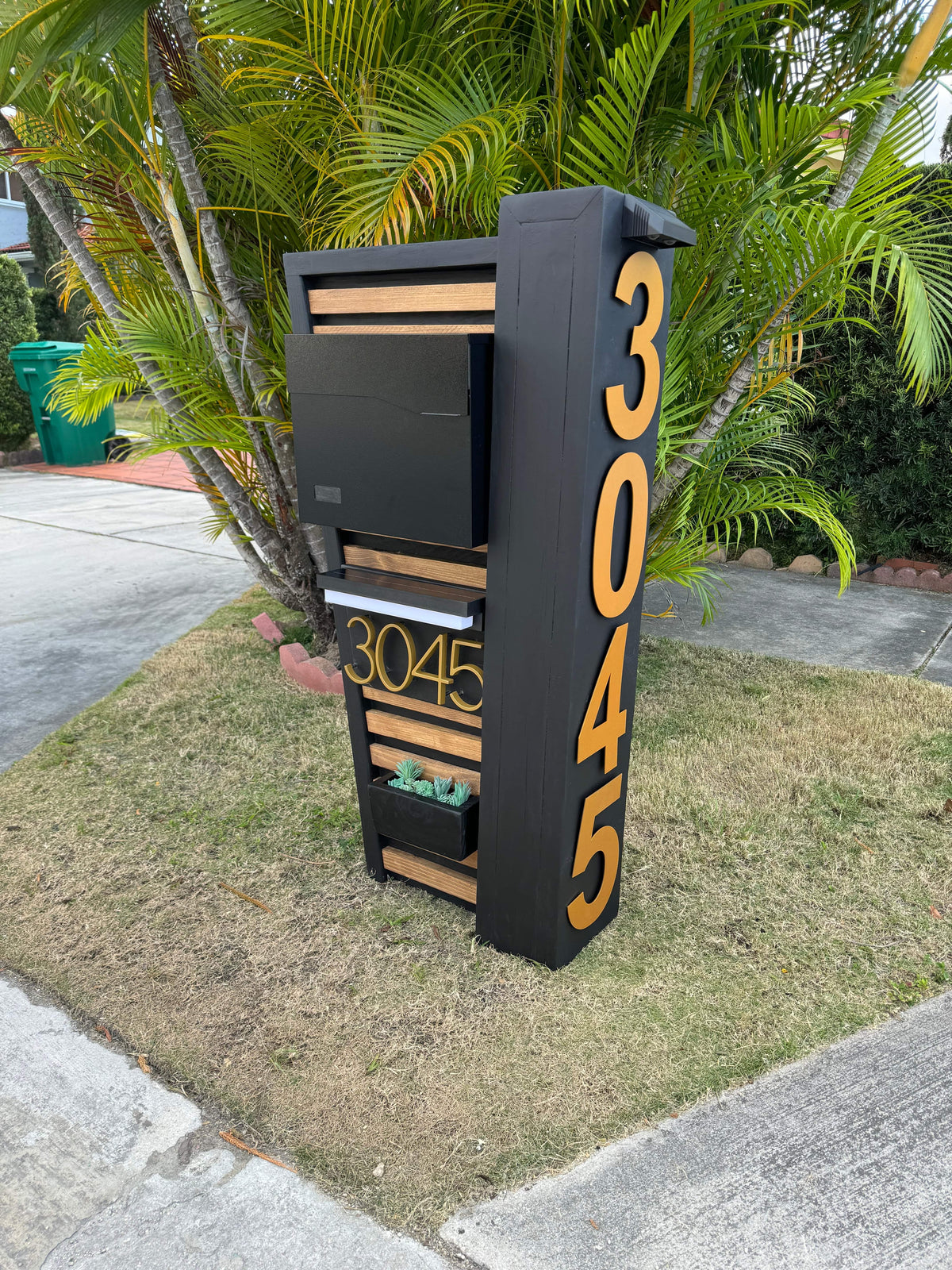 Multiverse Mailboxes Vista Valley Mailbox | Dream Mailboxes